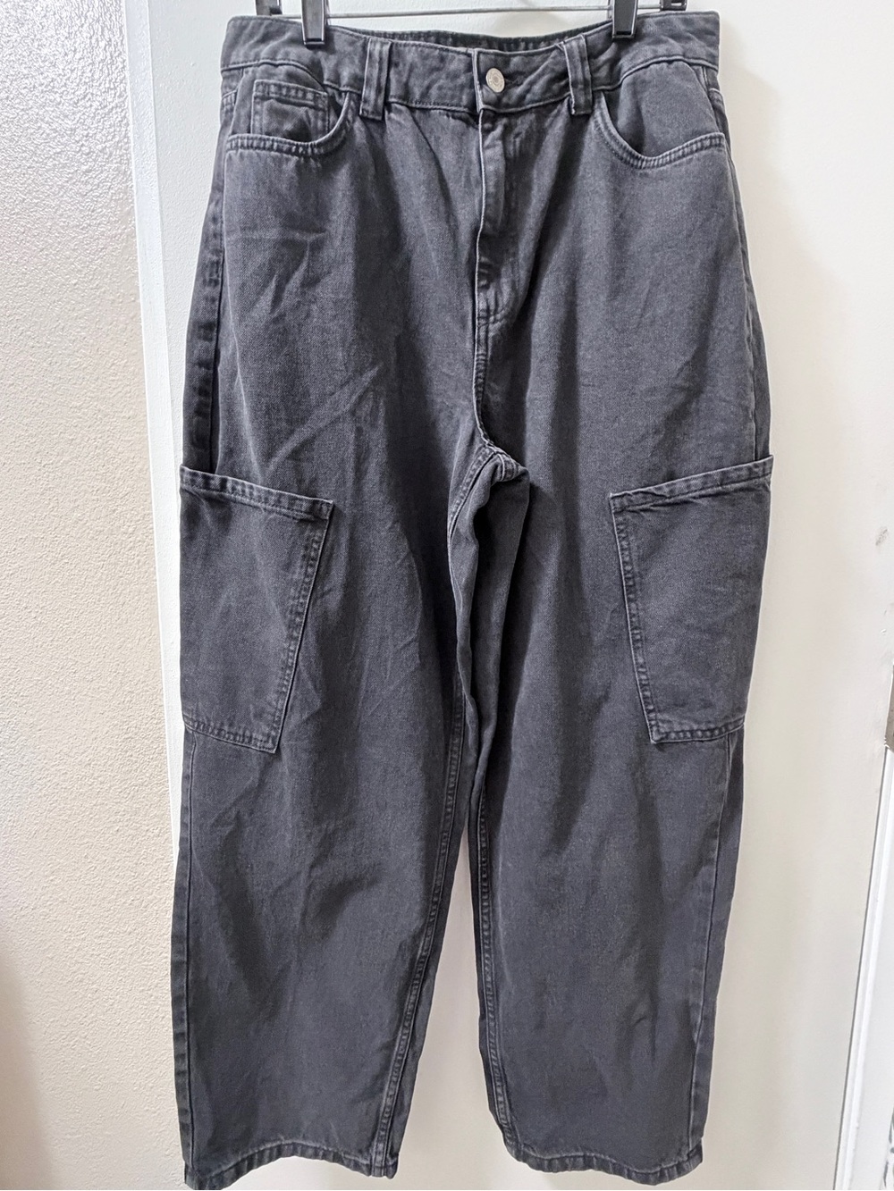 Women's Black Utility Cargo Barrel Jeans, High-Rise